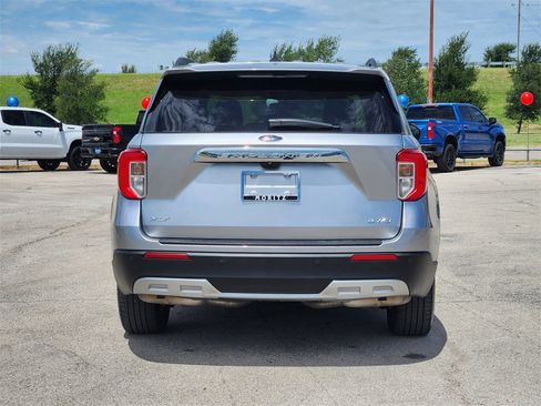 Used 2023 Ford Explorer XLT w/ Equipment Group 202A image 5