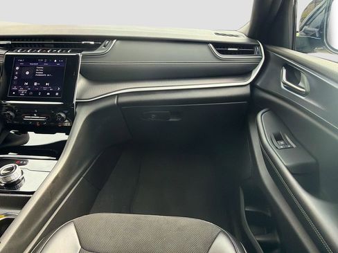 Used 2024 Jeep Grand Cherokee Altitude image 18