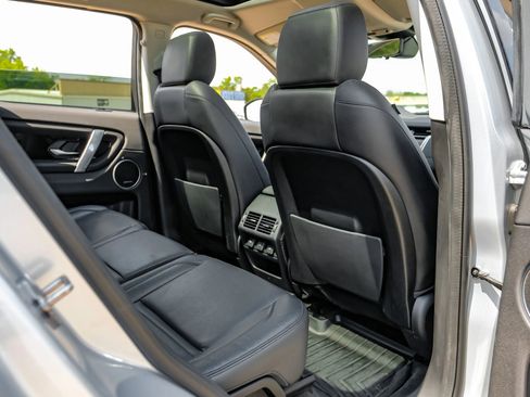 Used 2020 Land Rover Discovery Sport SE image 38