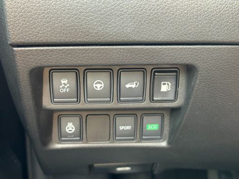Used 2018 Nissan Rogue SL w/ Premium Package FWD image 18