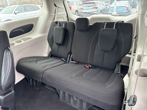 Used 2023 Chrysler Voyager LX image 23
