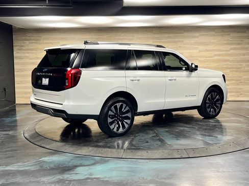 Used 2025 Ford Expedition Platinum w/ Driver's Package AWD/4WD image 13