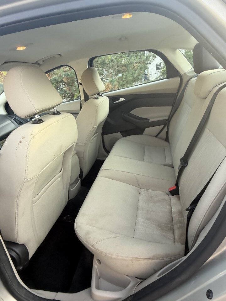 Used 2016 Ford Focus SE FWD image 8
