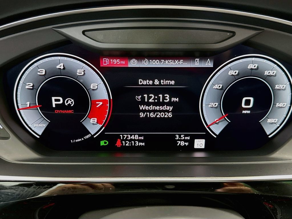 Used 2024 Audi S8 AWD/4WD image 33