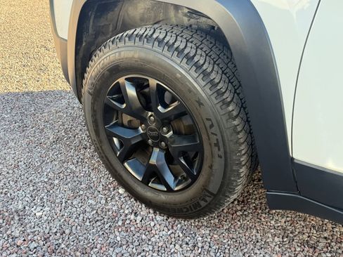 Used 2016 Jeep Cherokee Trailhawk w/ Comfort/Convenience Group image 6