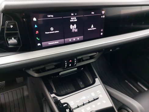 Used 2025 Porsche Cayenne Coupe w/ Premium Package Plus image 22