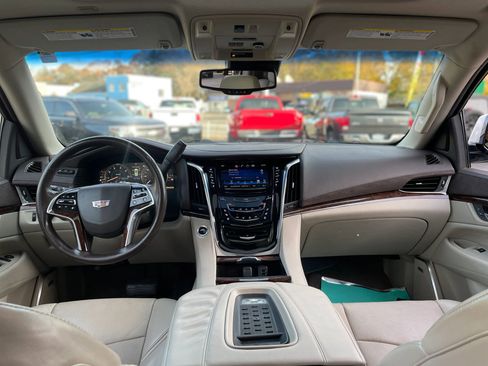 Used 2015 Cadillac Escalade ESV Premium image 25