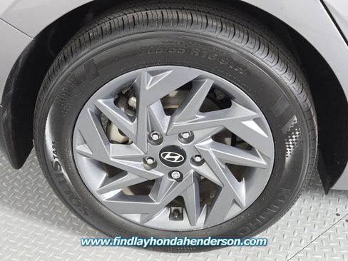 Used 2024 Hyundai Elantra SEL image 11
