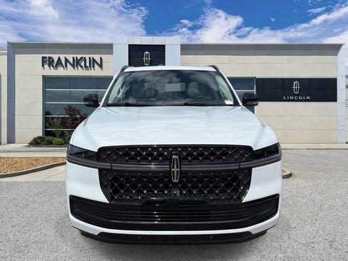 New 2026 Lincoln Navigator L Reserve AWD/4WD image 2
