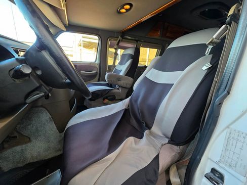 Used 2001 Dodge B1500 image 10