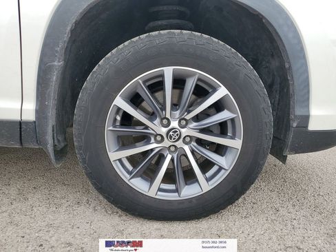 Used 2019 Toyota Highlander XLE image 5