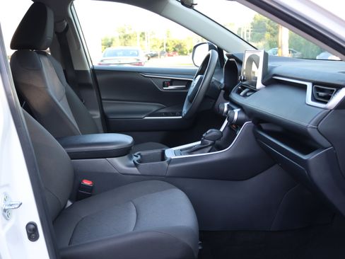 Certified 2025 Toyota RAV4 XLE FWD image 39