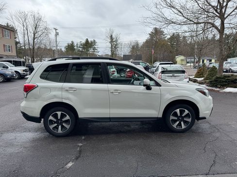 Used 2018 Subaru Forester 2.5i Premium w/ All-Weather Package image 6