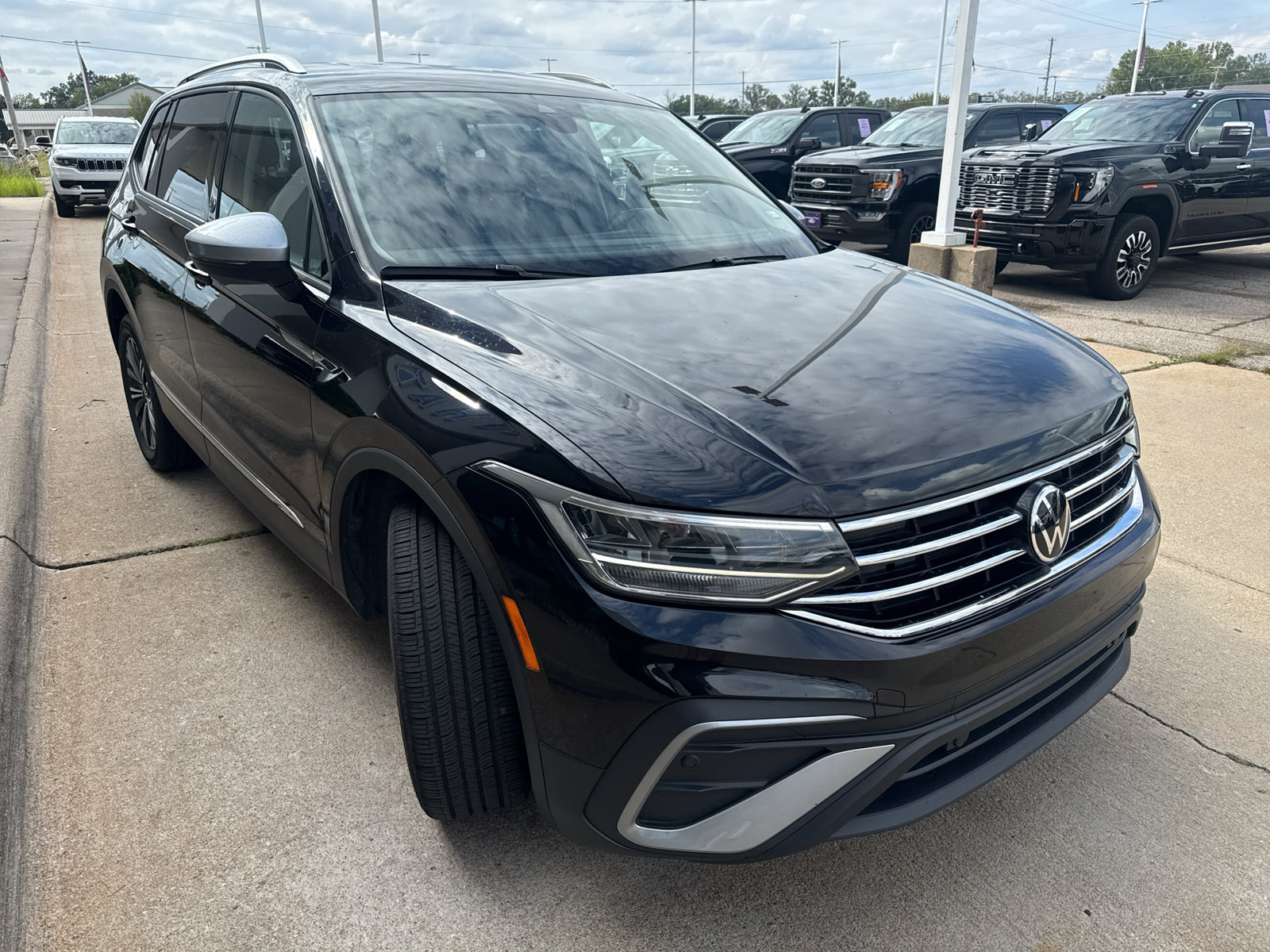 Used 2024 Volkswagen Tiguan Wolfsburg Edition FWD image 4