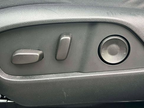 Used 2025 Chevrolet Equinox LT w/ Convenience Package II image 20