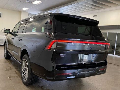 New 2025 Lincoln Navigator L Reserve image 5