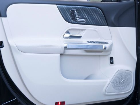 Used 2026 Mercedes-Benz GLB 250 image 12