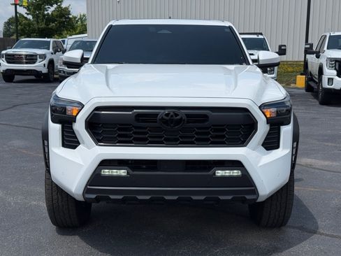 Used 2026 Toyota Tacoma TRD Off-Road w/ TRD Off Road Upgrade Package AWD/4WD image 3