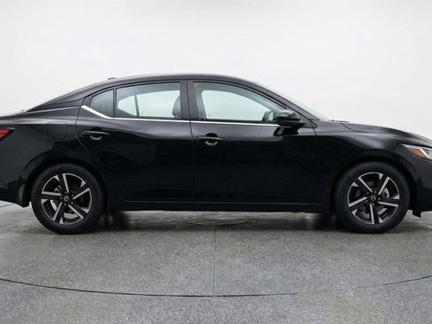 Used 2025 Nissan Sentra SV FWD image 11
