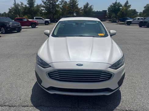 Used 2020 Ford Fusion SE FWD image 2