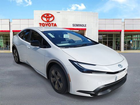 New 2026 Toyota Prius LE image 2