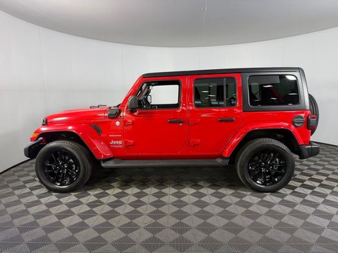 Used 2022 Jeep Wrangler Unlimited Sahara AWD/4WD image 9