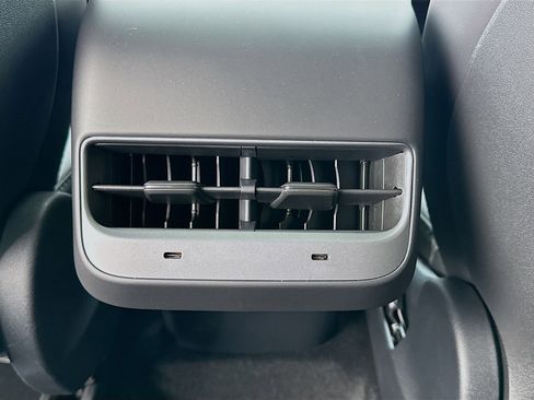 Used 2025 Tesla Model Y Performance image 17