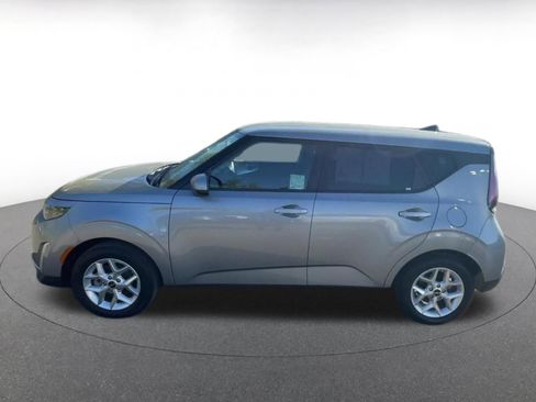 Used 2025 Kia Soul LX w/ LX Technology Package image 9