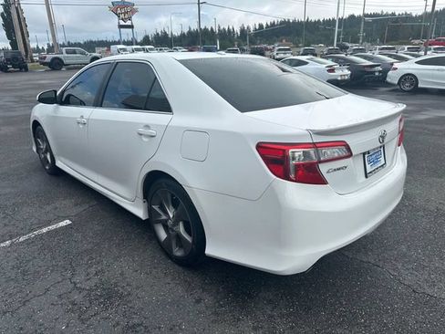 Used 2014 Toyota Camry SE w/ Leather Package FWD image 4
