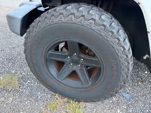Used 2015 Jeep Wrangler Unlimited Sahara w/ Dual Top Group AWD/4WD image 15