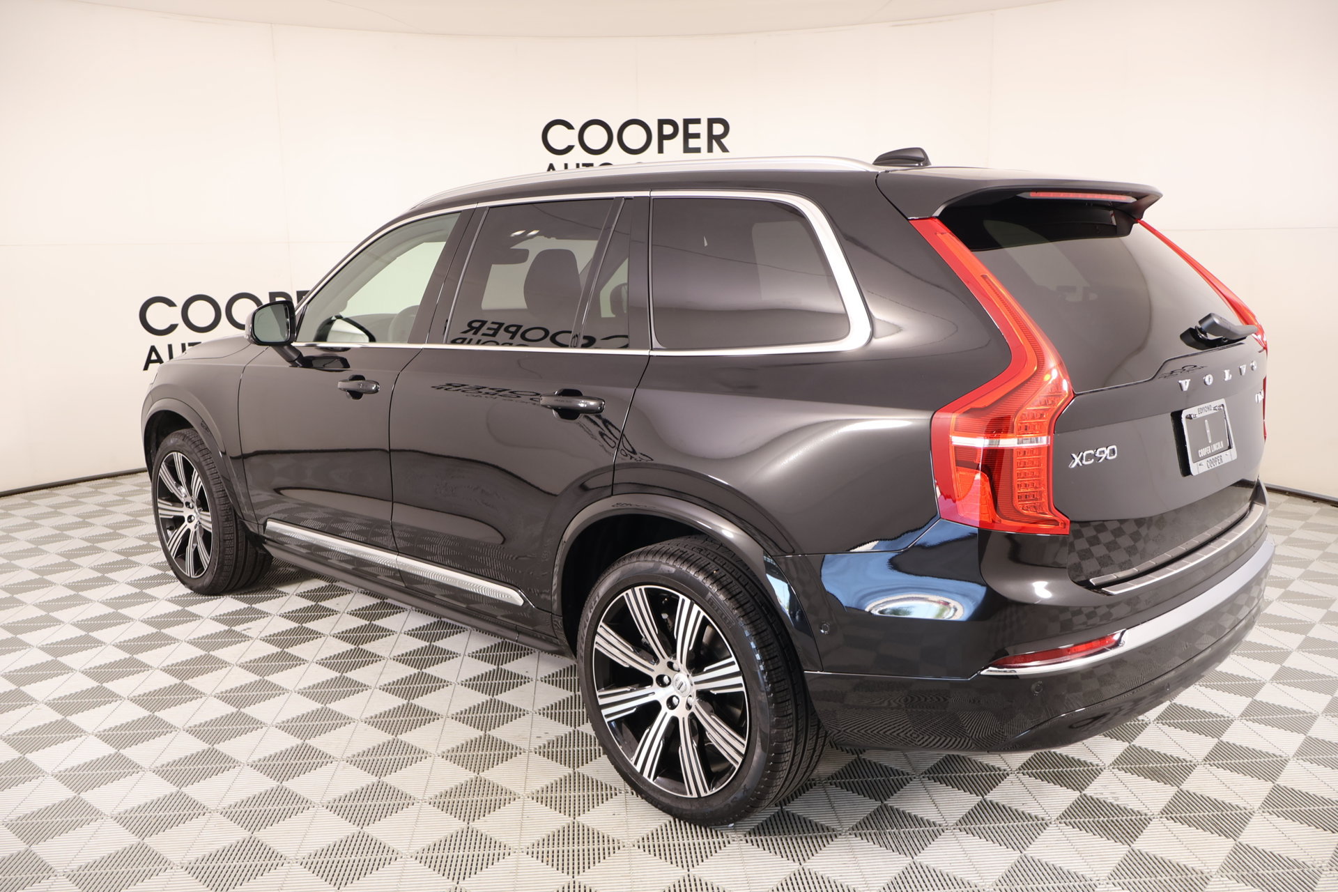 Used 2025 Volvo XC90 B6 Ultra w/ Protection Package Premier AWD/4WD image 25