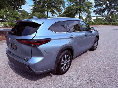 Used 2024 Toyota Highlander XLE FWD image 14