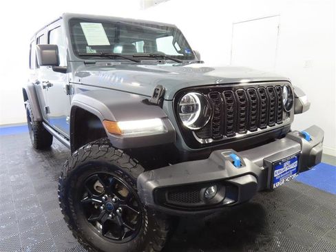 Used 2024 Jeep Wrangler Unlimited image 3
