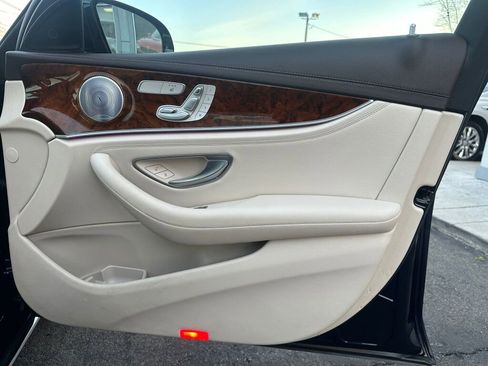 Used 2019 Mercedes-Benz E 300 4MATIC image 26