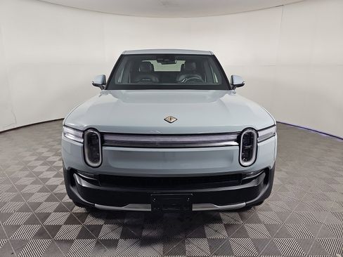 Used 2025 Rivian R1T Adventure image 8