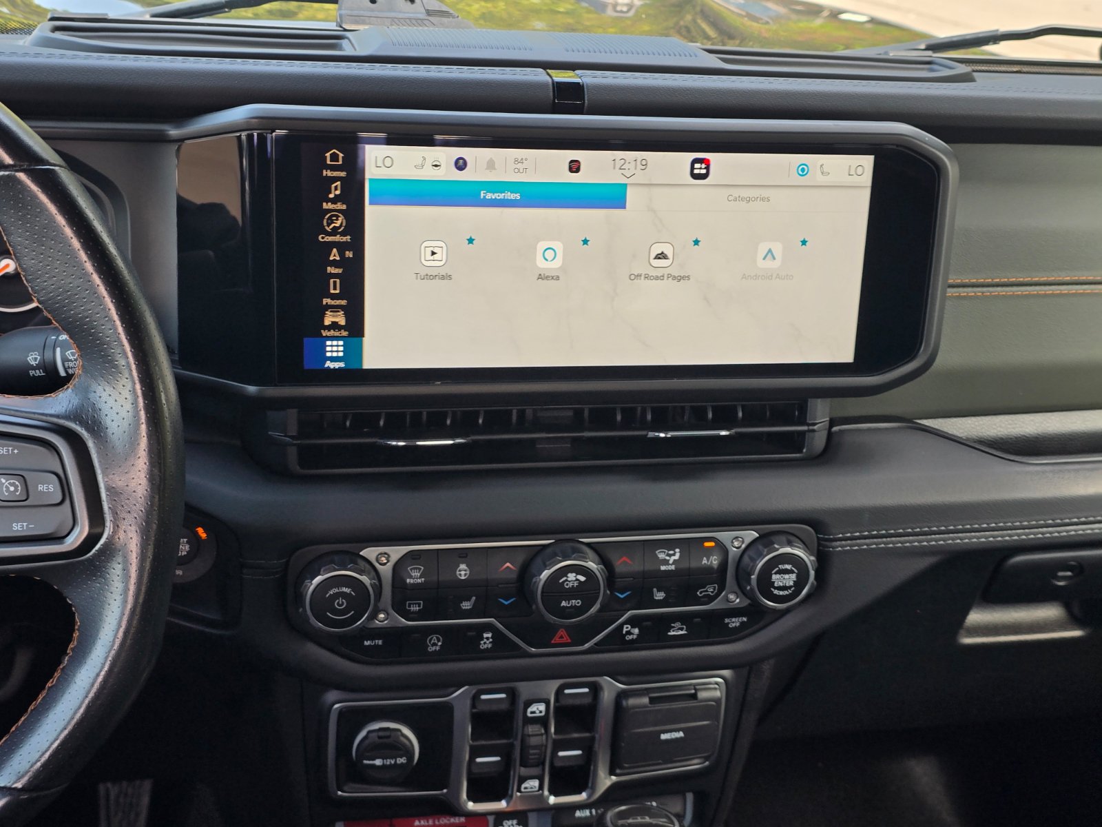Used 2024 Jeep Gladiator Mojave AWD/4WD image 19