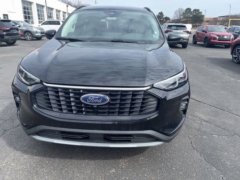 Used 2024 Ford Escape Platinum image 2