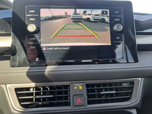 New 2026 Volkswagen Taos SE image 10