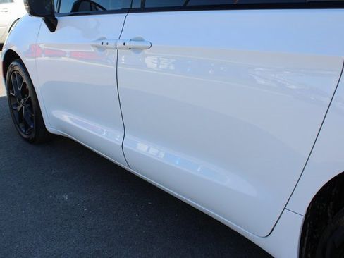 Used 2023 Chrysler Pacifica Limited w/ S Appearance Package image 56