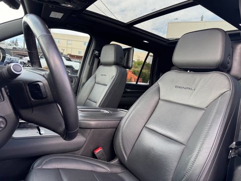 Used 2021 GMC Yukon Denali w/ Denali Premium Package image 34