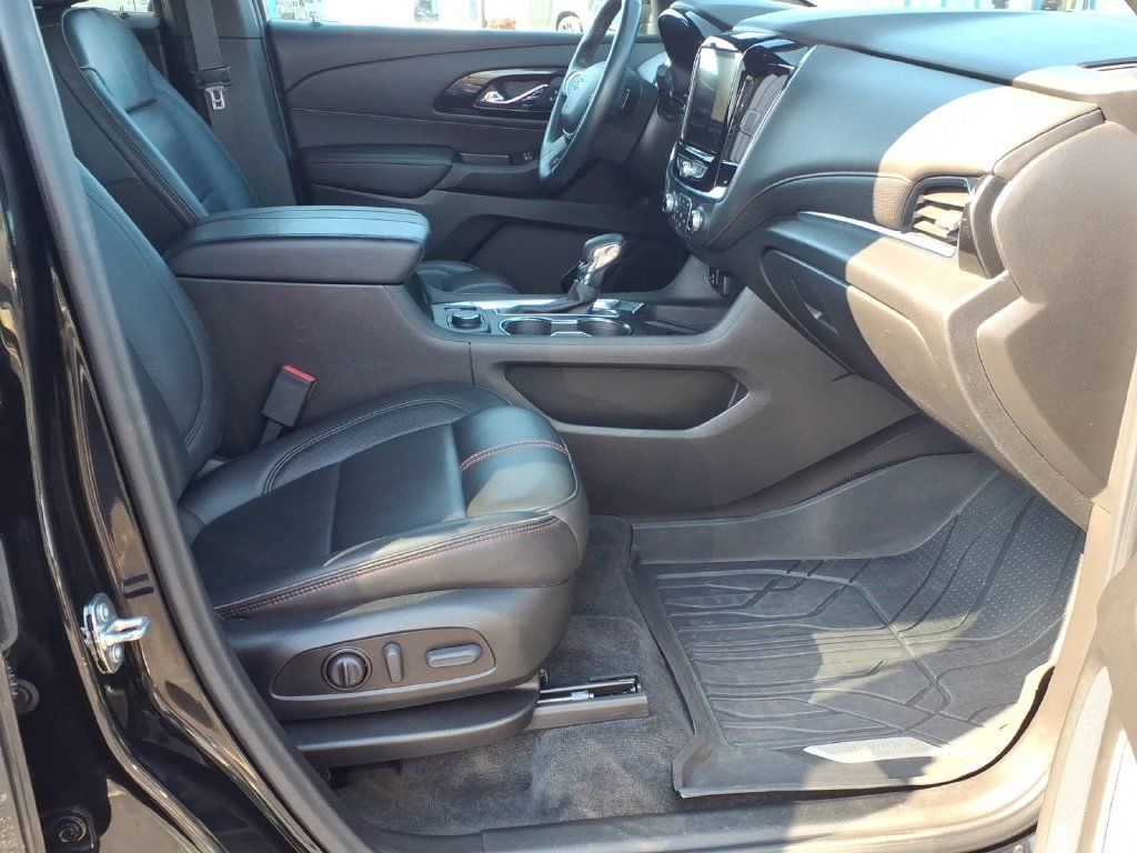 Used 2023 Chevrolet Traverse RS w/ LPO, Floor Liner Package AWD/4WD image 22