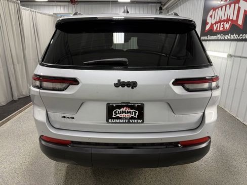 Used 2023 Jeep Grand Cherokee L Laredo image 5