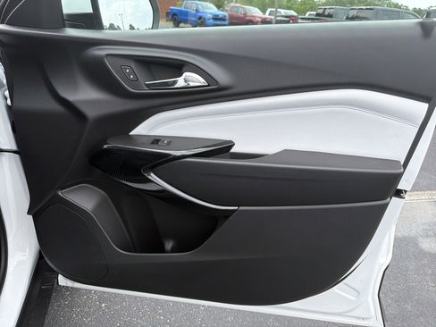 New 2026 Chevrolet Trax LT w/ LT Convenience Package FWD image 14