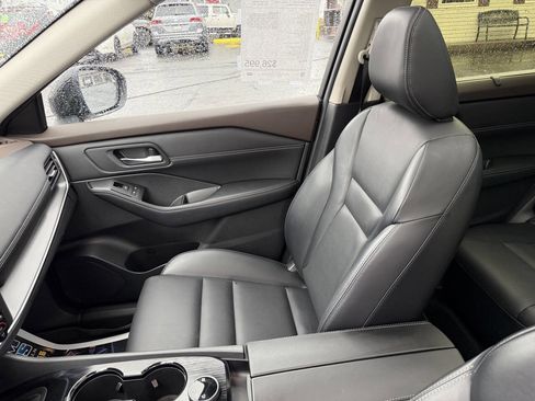 Used 2023 Nissan Rogue SV w/ SV Premium B Package image 12