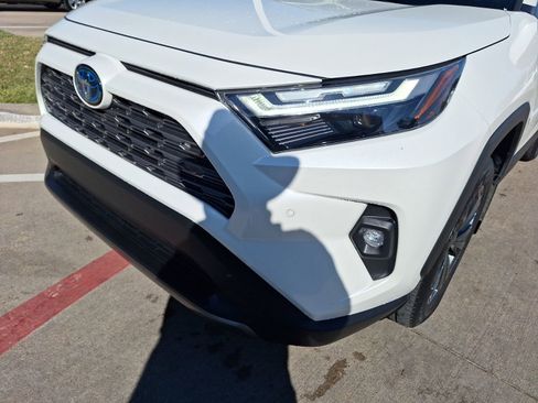 Used 2022 Toyota RAV4 Limited image 10