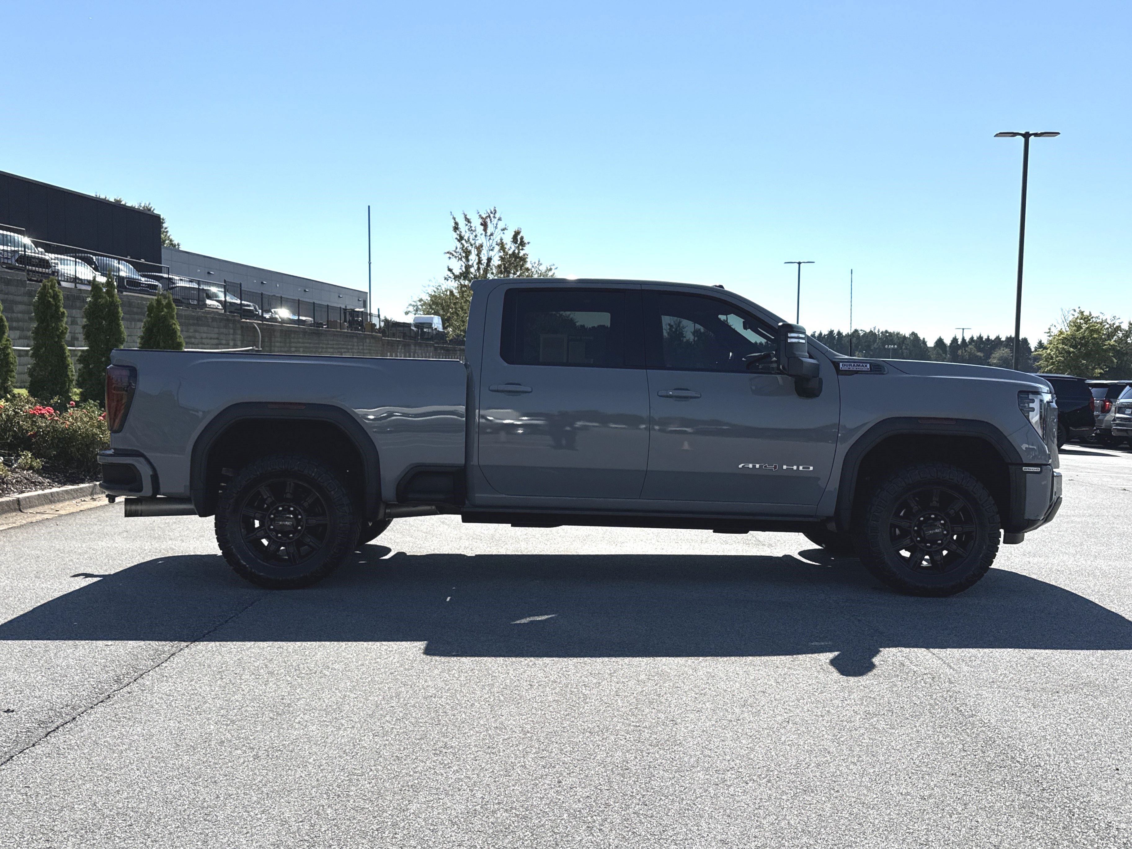 Used 2025 GMC Sierra 2500 AT4 w/ AT4 Premium Plus Package AWD/4WD image 11