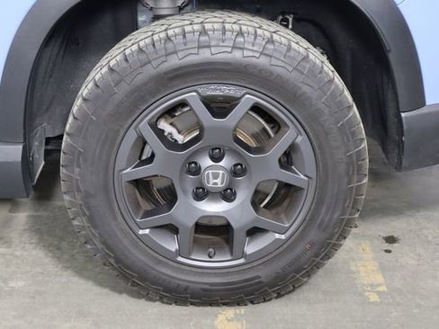 Used 2025 Honda Pilot TrailSport image 42