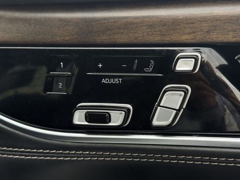 Used 2023 Jeep Grand Wagoneer Series II image 28