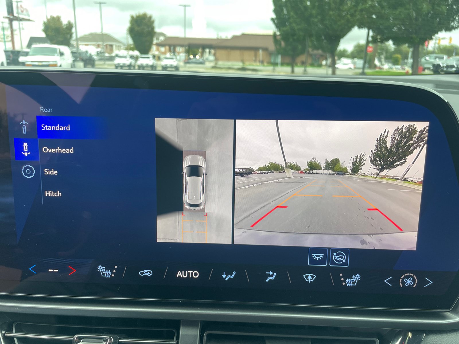 Used 2024 Chevrolet Equinox EV RS FWD image 28