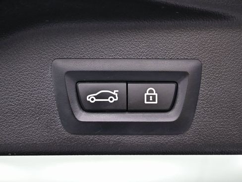 Used 2023 BMW X5 xDrive40i w/ Parking Assistance Package AWD/4WD image 17